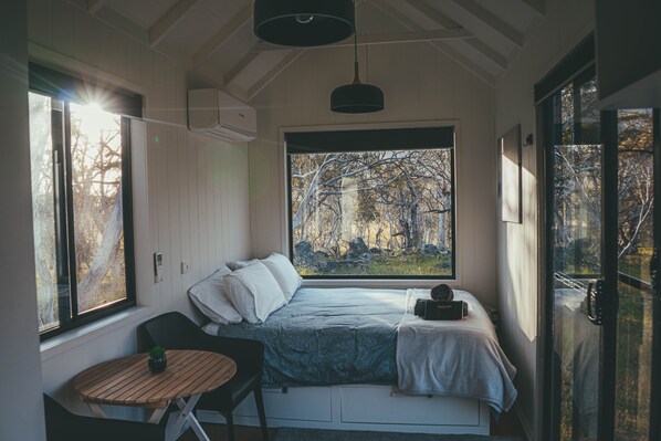 1 bedroom, bed sheets