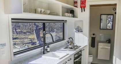 Off-grid Tiny House @ Big Yard Escapes, Wilderness