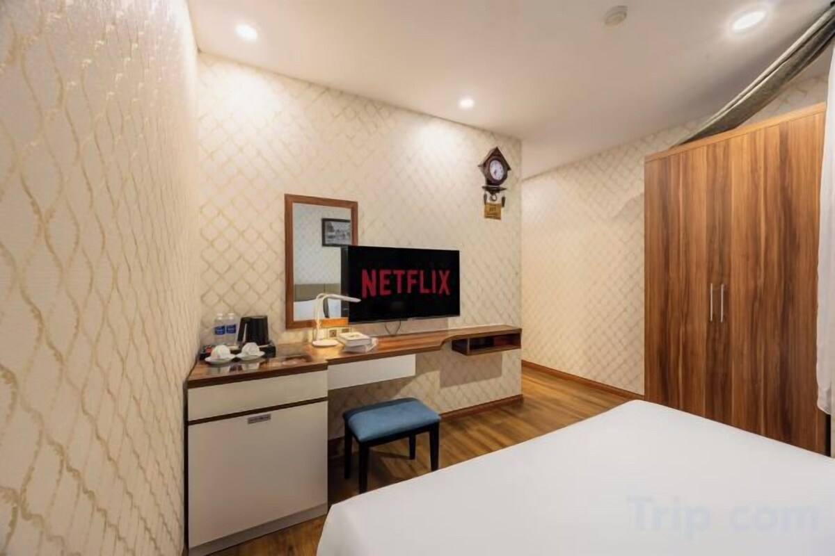Minibar, in-room safe, blackout curtains, iron/ironing board