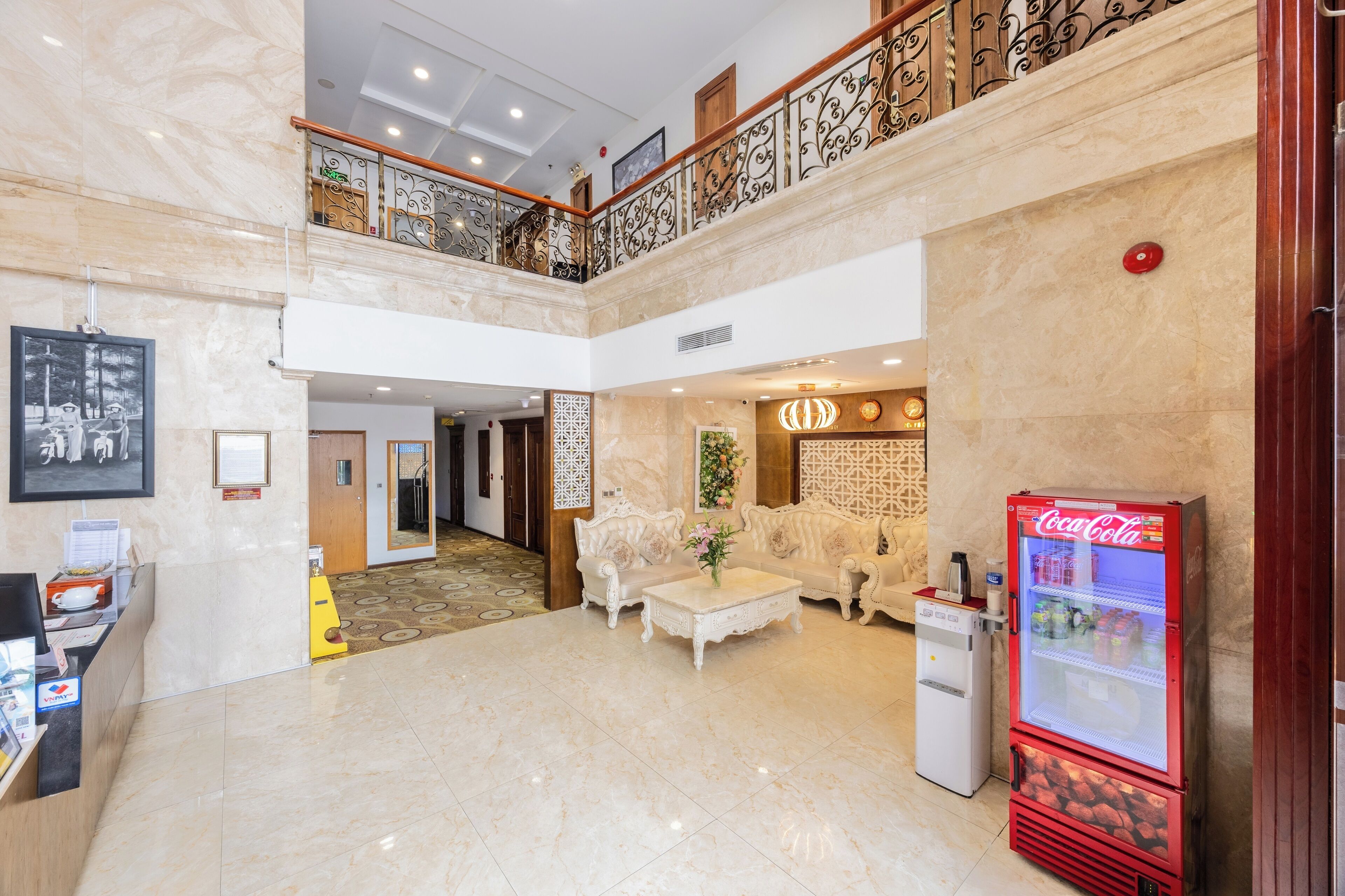 43-英寸智能电视（配备有线频道）