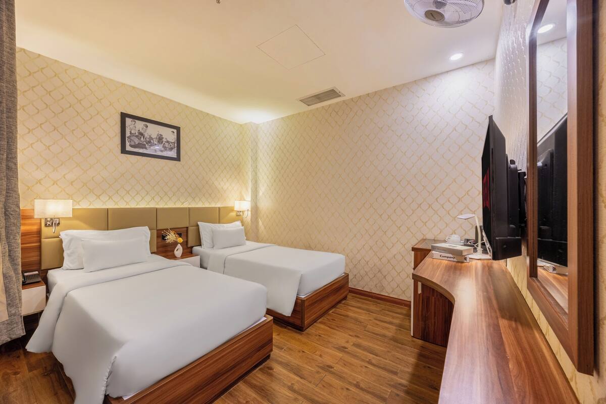 Superior Room | Minibar, in-room safe, blackout curtains, iron/ironing board