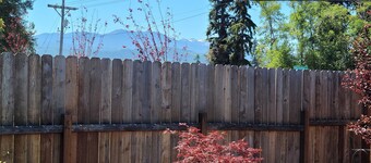 Cozy Cottage Retreat – Private Yard, Sunset Views & Peninsula Access