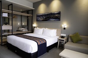 Deluxe Double Room, 1 King Bed, Non Smoking, Ocean View