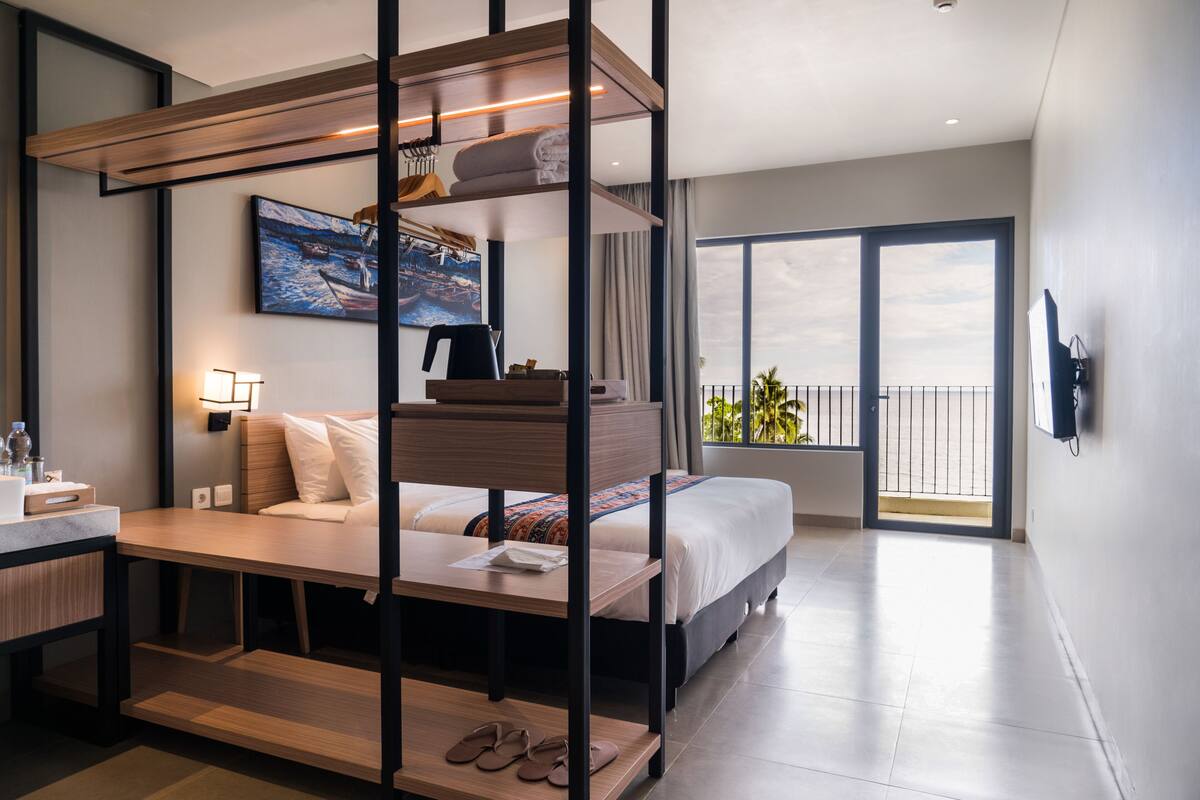 Deluxe Double Room, 1 King Bed, Non Smoking, Ocean View