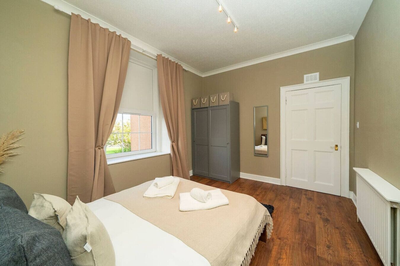 Bureau, fer et planche à repasser, Wi-Fi gratuit, draps fournis