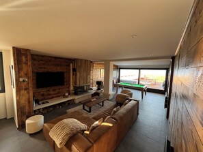Téléviseur, foyer