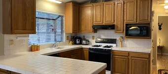 Gorgeous 3 bedroom cabin with Garage parking and Tesla supercharger close by