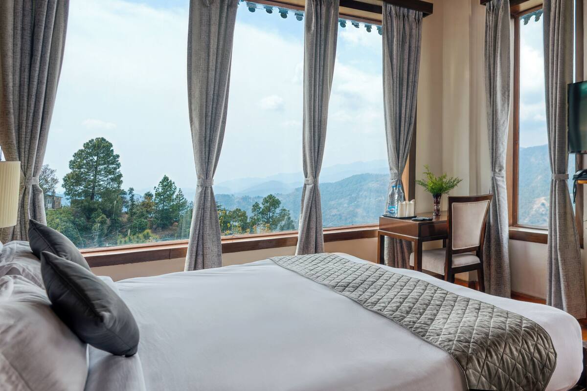 1 bedroom, premium bedding, minibar, desk