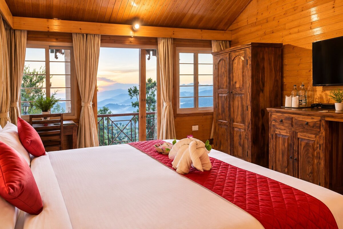 Tesiya Cottage | Premium bedding, minibar, desk, laptop workspace