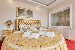 Romantic Double Room | Select Comfort beds, minibar, in-room safe, laptop workspace - Twins Hotel (Ankara)