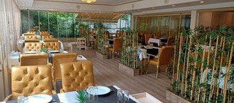 ツインズ ホテル