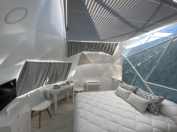 1 bedroom, bed sheets