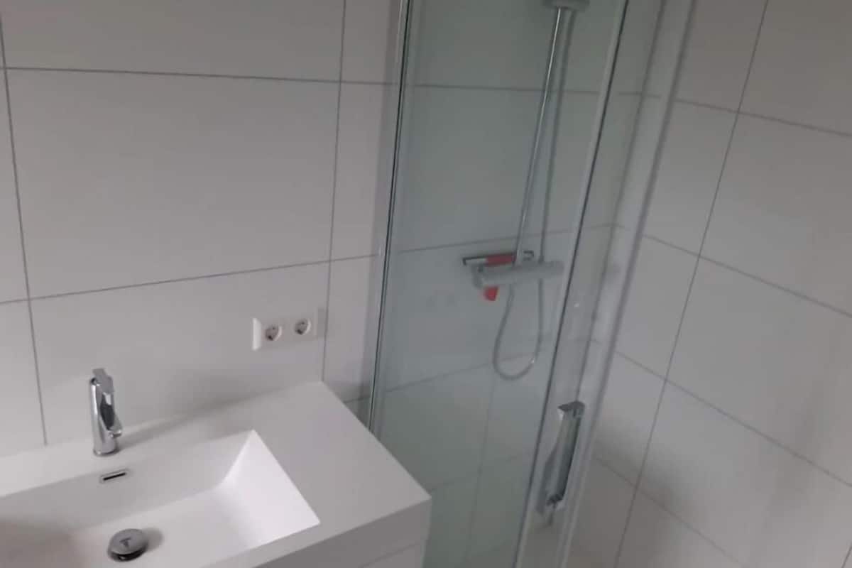 Modus Wellness 2 | Bathroom | Shower