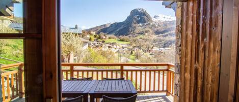 屋外ダイニングエリア