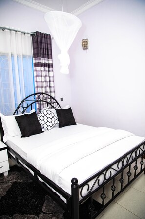 4 bedrooms, WiFi, wheelchair access