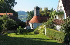 Property grounds - Historic timbered house with panoramic sea view, 200 m from the lake (Öhningen-Kattenhorn)