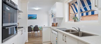 4/27 South Street. Renovated three bedroom villa.