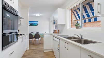 4/27 South Street. Renovated three bedroom villa.