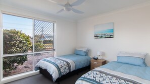 3 bedrooms, internet, bed sheets