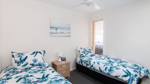 3 bedrooms, internet, bed sheets