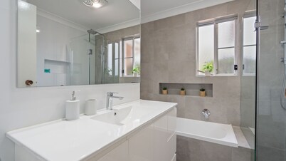 4/27 South Street. Renovated three bedroom villa.