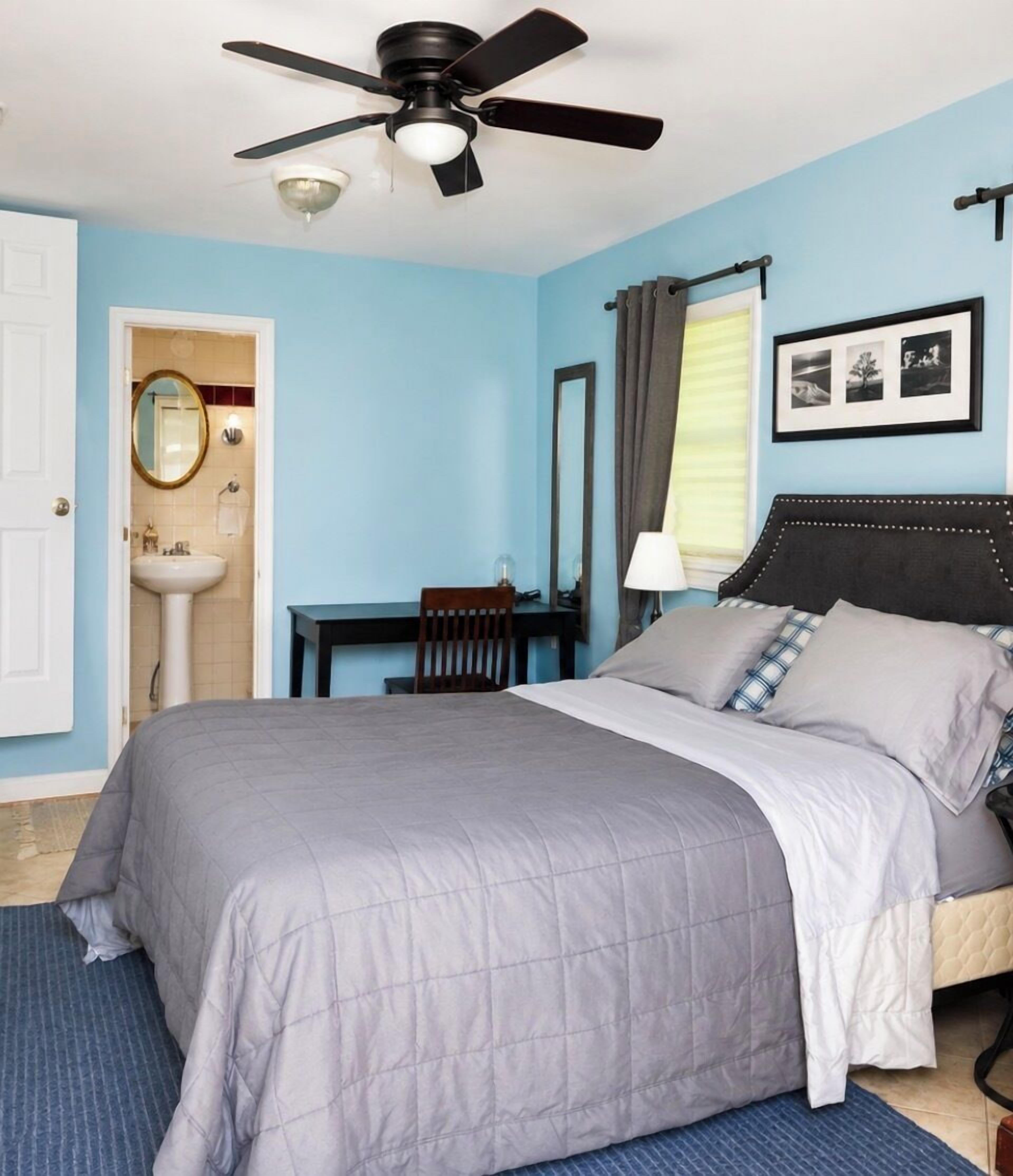 4 bedrooms, desk, iron/ironing board, free WiFi