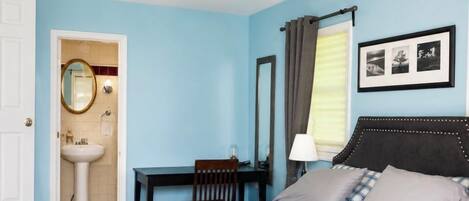 4 bedrooms, desk, iron/ironing board, free WiFi