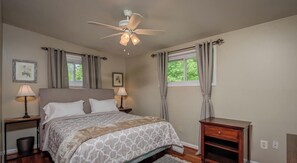 4 bedrooms, desk, iron/ironing board, free WiFi