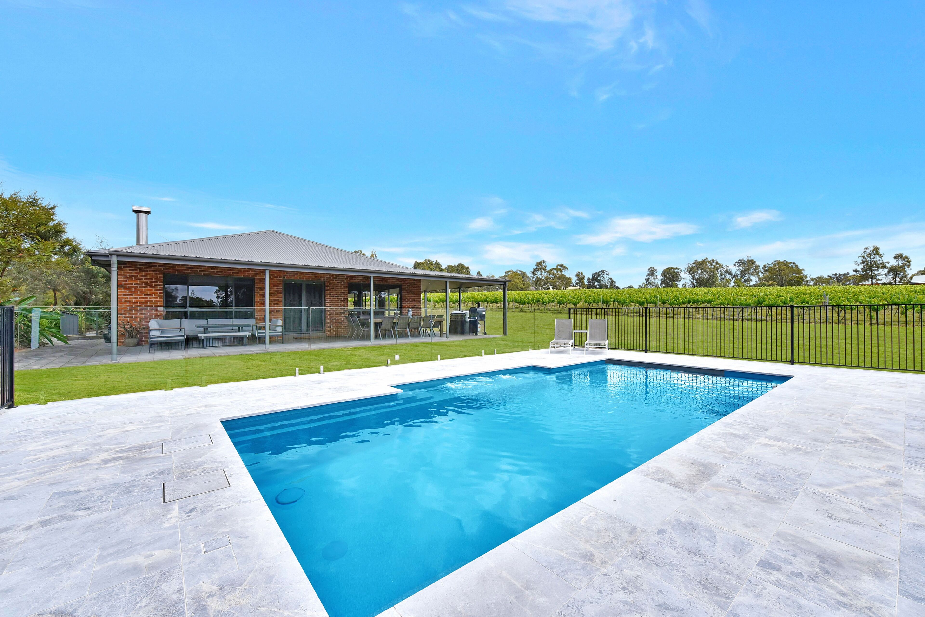 Lovedale Pet/Family Friendly Lodge Pool Fireplace Wifi BBQ Open Plan Living