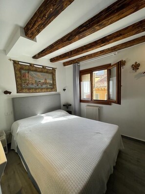 Premium bedding, down duvets, in-room safe, individually decorated - Hotel ai do Mori (Venice)