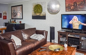 TV, DVD player - Lovely home in Tranås with sauna (Tranås)