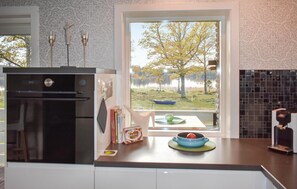Fridge, coffee/tea maker - Lovely home in Tranås with sauna (Tranås)