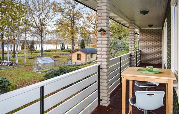 Outdoor dining - Lovely home in Tranås with sauna (Tranås)