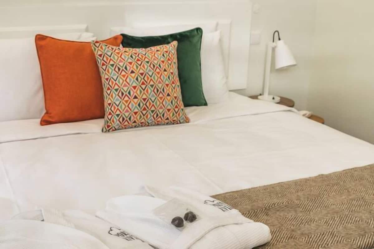 Minibar, in-room safe, soundproofing, iron/ironing board