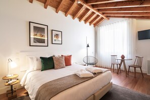 Leilighet – superior | Minibar, safe på rommet, lydisolert og strykejern/-brett