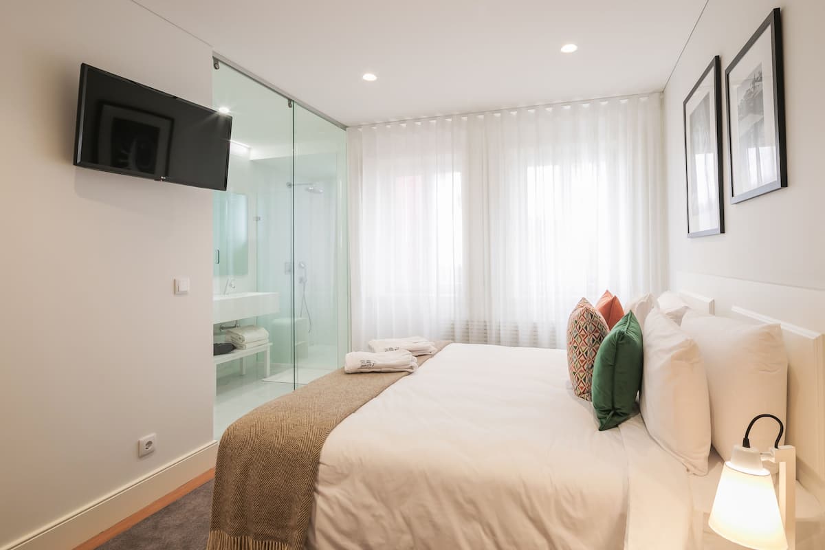 Double or Twin Room | 1 bedroom, minibar, in-room safe, soundproofing