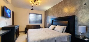 Deluxe room 4B | Seprai antialergi, minibar, dan didekorasi berbeda-beda