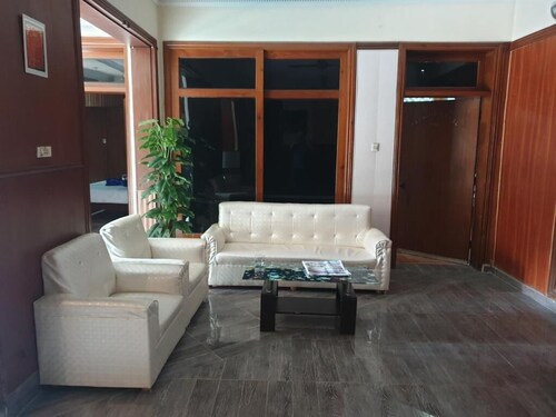 Hotel Sareena Residence