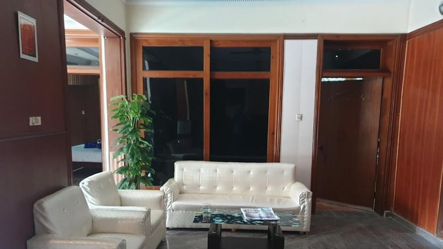 Hotel Sareena Residence