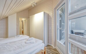 3 bedrooms, travel cot, free WiFi