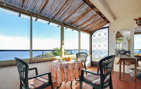 تناول الطعام