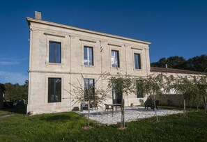 المنشأة من الخارج