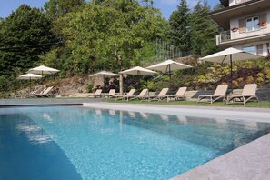 Piscina all'aperto, una piscina riscaldata