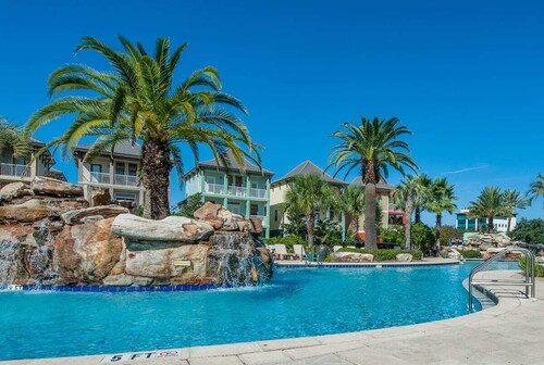 5BR4BA|NearBeach|Resort Style Spacious Pool!