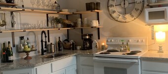 Secluded Cabin near Lake Hartwell, Great for Hunting & Fishing.