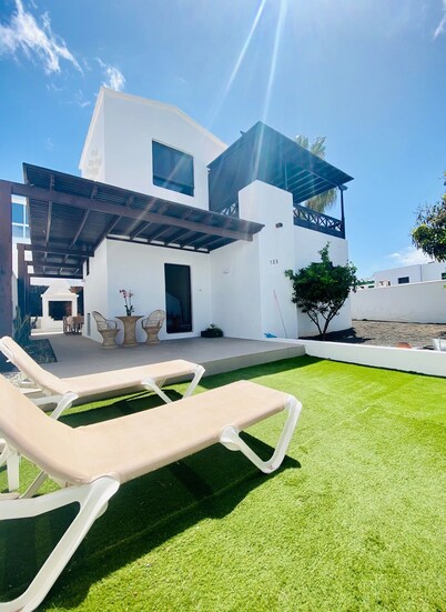 Villa two steps from the beach.