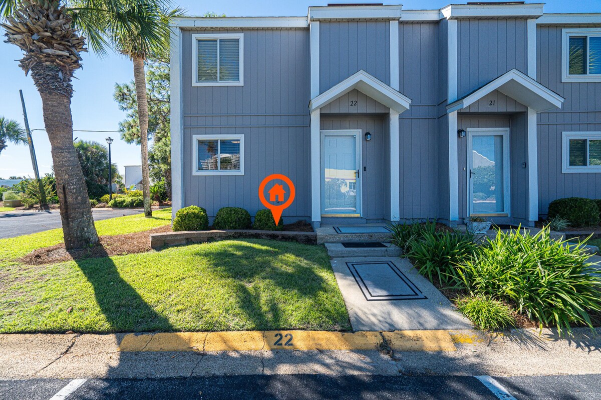 Photo 2 of Destin Townhome | Near Beach & Pool + Pet-friendly