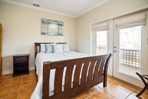 4 bedrooms, iron/ironing board, travel crib, WiFi - Beach Boardwalk ☀️ Boat Parking, Ocean View, Elevator & 2 Balconies | Pet Friendly (Port Aransas)