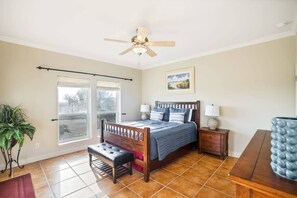 4 habitaciones, tabla de planchar con plancha, cuna de viaje y wifi