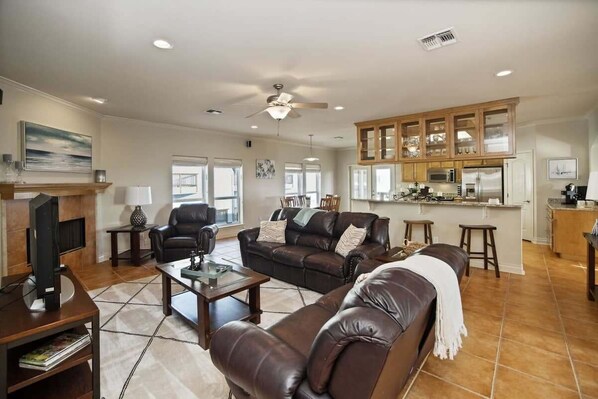 TV, fireplace, offices